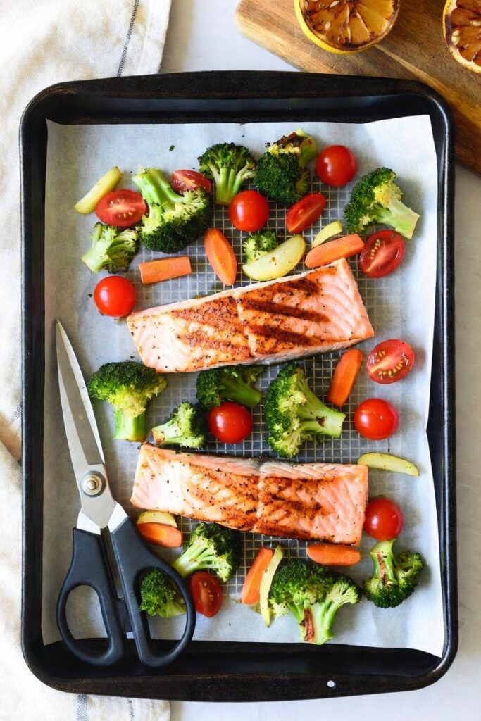 One-Pan Dinner Recipes for Busy Weeknights: 12 Easy Ideas 5 One-Pan Dinner Recipes for Busy Weeknights: 12 Easy Ideas Sheet pan salmon fillets with roasted broccoli, cherry tomatoes, and carrots